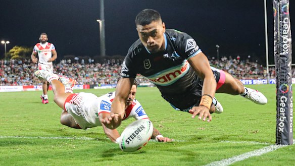 Sharks winger Ronaldo Mulitalo scores a try against the Dragons.