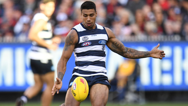 Kelly refuses to commit to stay at Geelong into next season, keeping Fremantle hot on his tail for a commitment to become a Docker from next season.