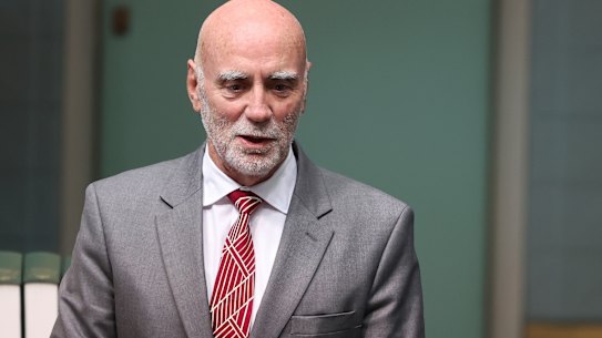 Former Labor MP Warren Snowdon will help oversee the phase out of the live export trade. 