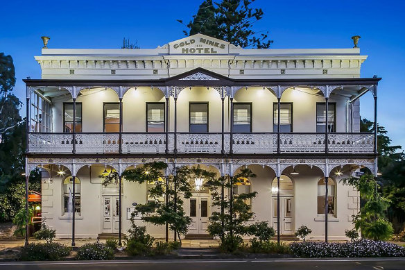 The history-soaked Gold Mines Hotel in Bendigo.
