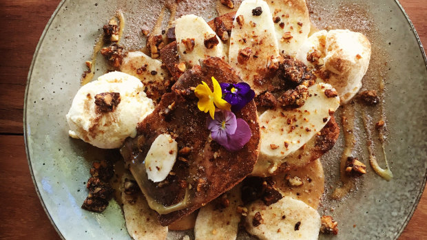Cinnamon French toast, dulce de leche, fresh banana, candied nuts served with Goodberrys.