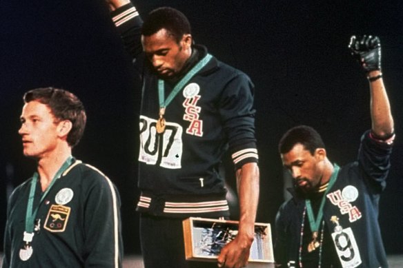 Peter Norman (left).