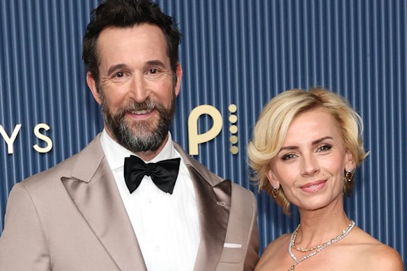 The Pitt star Noah Wyle poses alongside wife Sara Wells.