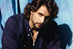 Robert Kelker-Kelly as Bo Brady