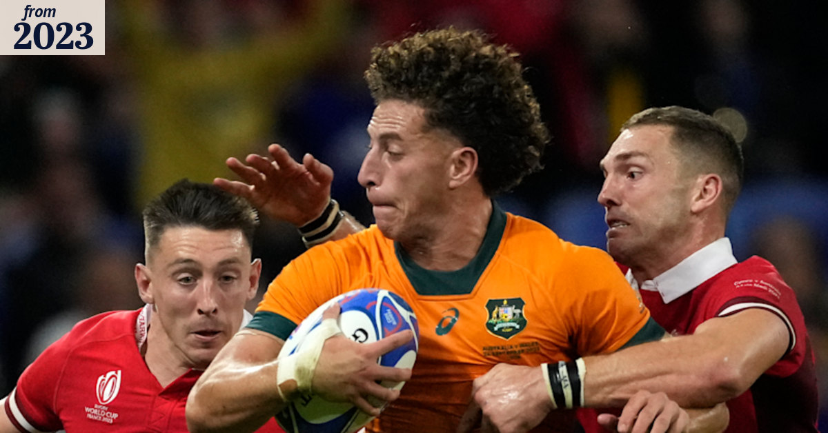 Bombshell rugby raid: Roosters to meet with rising Wallabies star