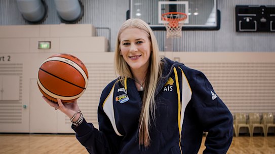 Retirement, pain-killers and being a mum: Lauren Jackson opens up
