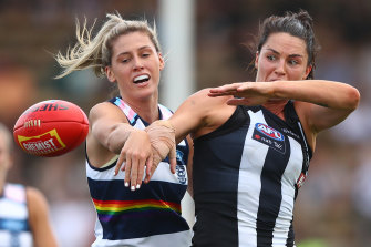 Olivia Barber, left, and Sharni Norder in action during round two. 