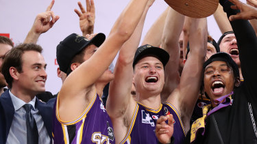 Sydney Kings get their hands on the holy grail of Australian basketball again.