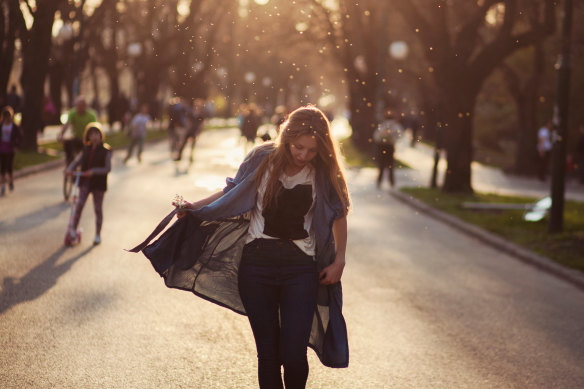 Why an evening walk is a better after-dinner option than couch time