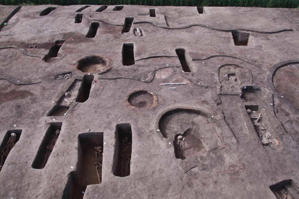 The graves were found at the Koum el-Khulgan archaeological site in Dakahlia province.