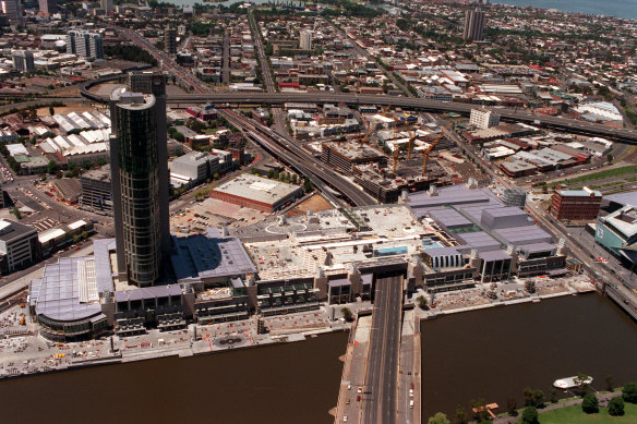 Crown Casino being constructed over Kings Way. The Cox design would have surrounded the road with a hollow drum.