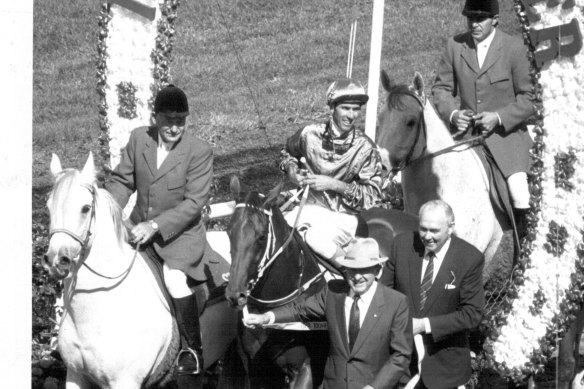 Tommy Smith leads back Golden Slipper winner Star Watch in 1988