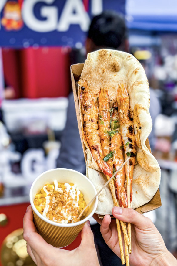Market stalls sell quick, spice-laden street fare.