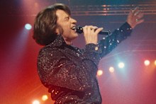 In ‘Song Sung Blue’, Hugh Jackman and Kate Hudson star as real-life Neil Diamond tribute act Lightning and Thunder.