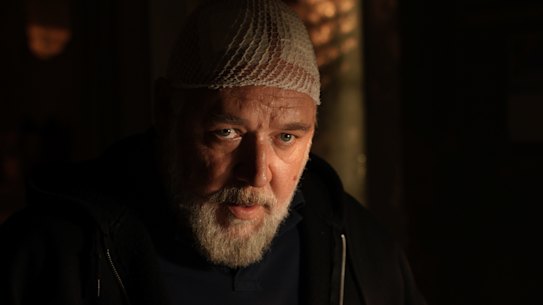 Russell Crowe plays a retired detective suffering from Alzheimer’s in the thriller Sleeping Dogs.