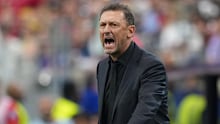 Tony Popovic callilng out instructions to the squad during the match.
