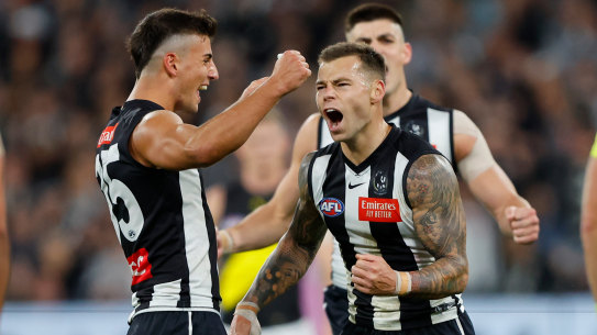 Jamie Elliott celebrates a goal with Magpies teammate Nick Daicos.