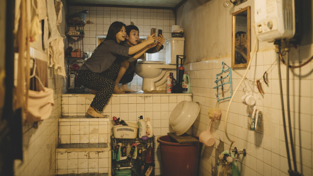 Searching for free Wi-Fi: Park So-Dam and Choi Woo-shik in Parasite. 