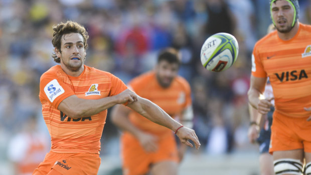 Jaguares' Nicolas Sanchez spins the ball.