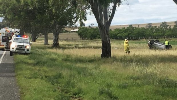 A man has died at the scene after his car veered off the New England Highway at Spring Creek and hit a tree.