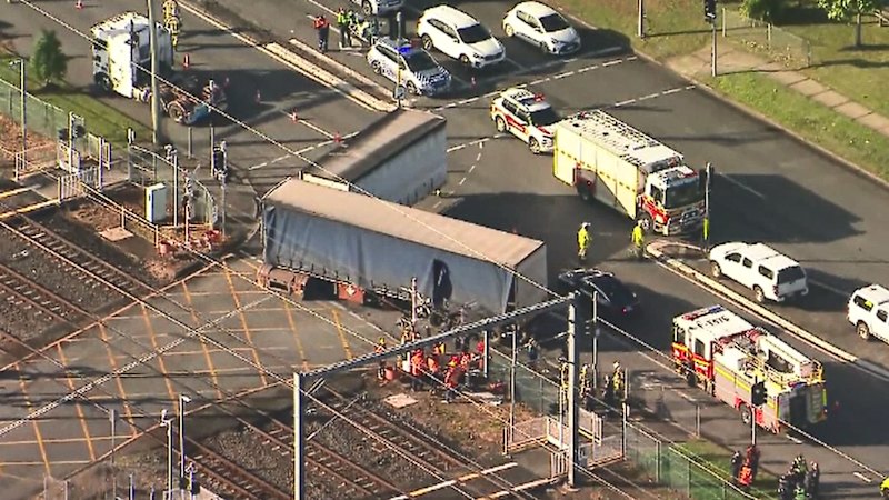 A truck was stuck on the tracks for 4.5 minutes before being hit by a train. No one called 000