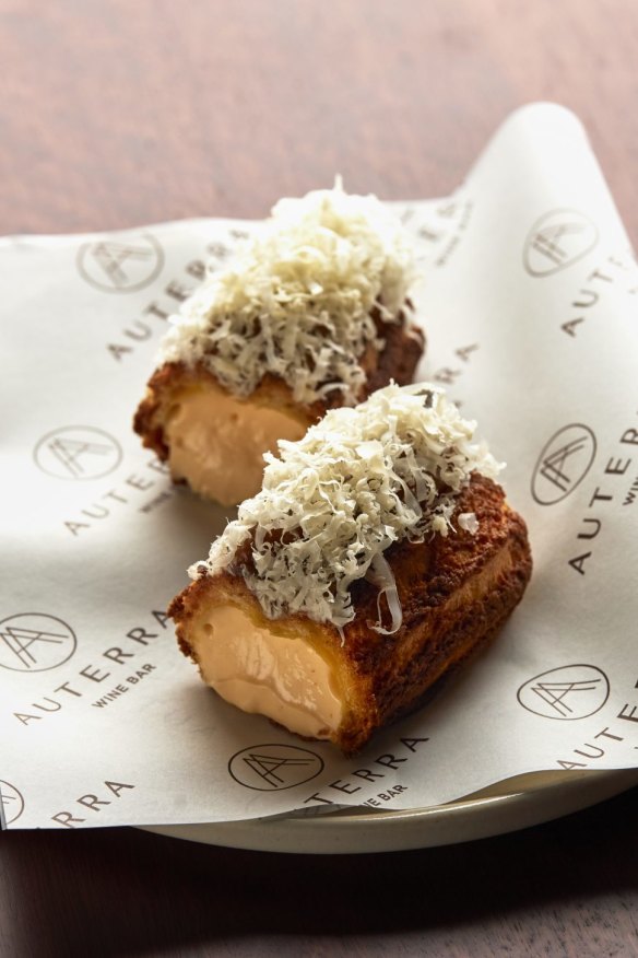 Cheese eclair.