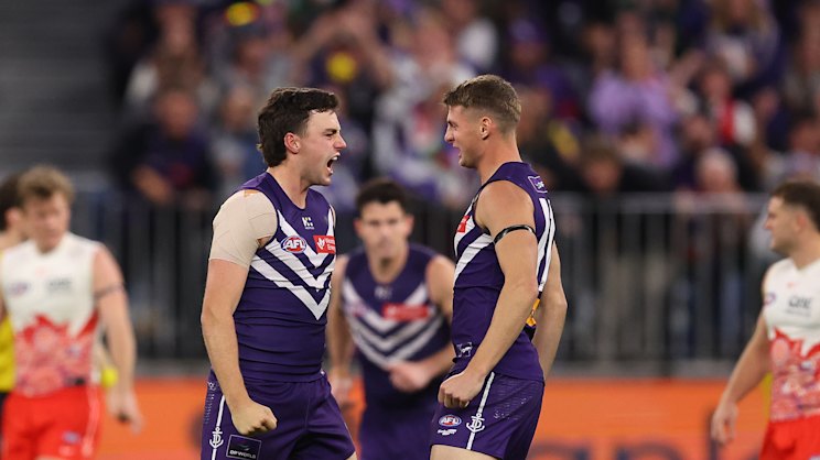 Fremantle beat Sydney after stunning AFL comeback