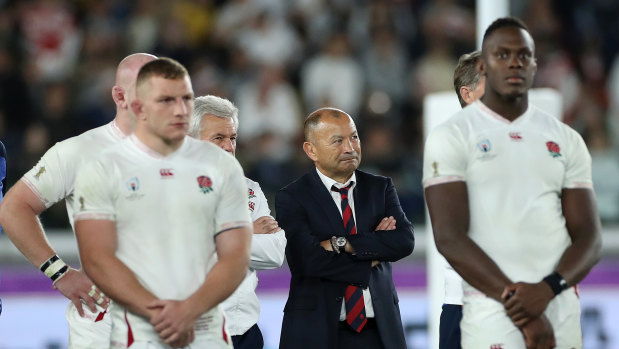 A dejected Jones stands with his team after the World Cup final defeat.