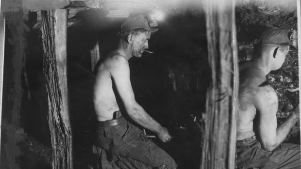 Miners in Wonthaggi mine’s no.20 shaft before the explosion.