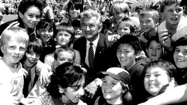 Bob Hawke surrounded by children at Bondi Public and Plunkett Street schools in 1985.