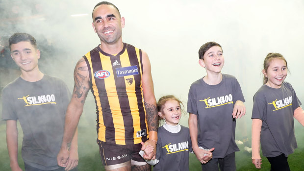 Shaun Burgoyne strides out alongside his children Ky, Nixie, Percy, and Leni for his 400th game.