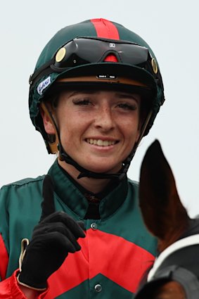 Siena Grima após derrotar Full Hao em Rosehill em 7 de dezembro.