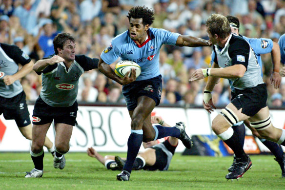 Lote Tuqiri tries to get into the clear during a blockbuster Waratahs clash against the Sharks in 2004, when the Bundy Bar was a hive of activity.