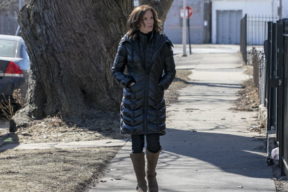 Journalist Elizabeth Vargas tracks down people who knew a gang assassin in Chicago in Secret Life of a Gang Girl.