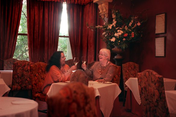 Duré Dara and Stephanie Alexander, proprietors of Stephanie’s, pictured in the dining room in 1997.