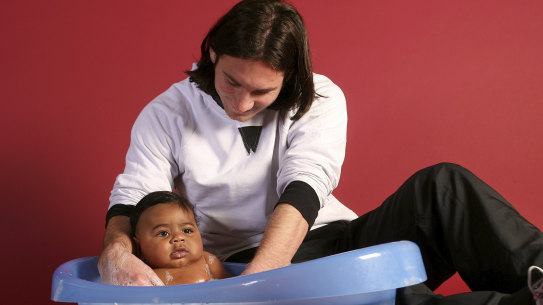 Lionel Messi with an infant Lamine Yamal.