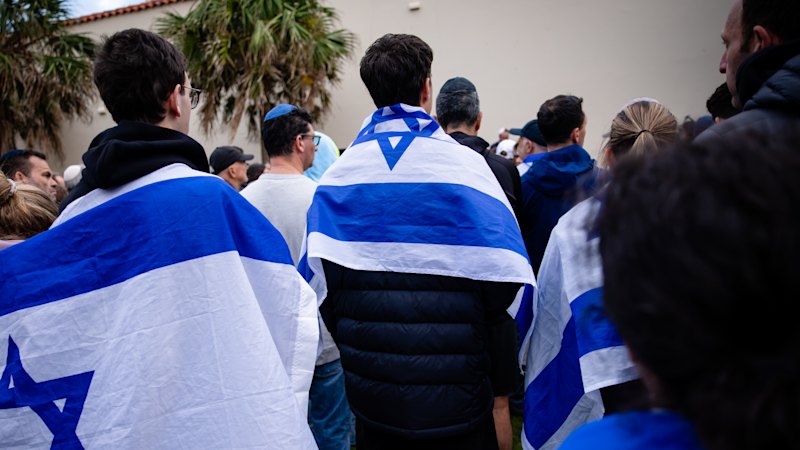 Sydney holds vigil three years after October 7 Hamas attack on Israel