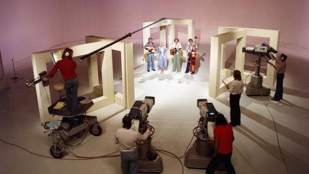 The Seekers, featuring lead vocalist Louisa Wisseling, perform in the TCN-9 studios in 1975.