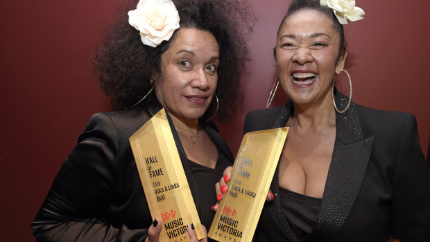 2019 Hall of Fame inductees Vika and Linda Bull at the Music Victoria Awards.