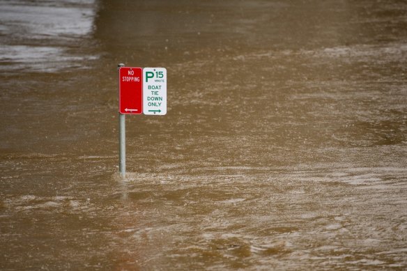 Heavy rain and floodwater is causing the Nepean River at Penrith to breach its banks.