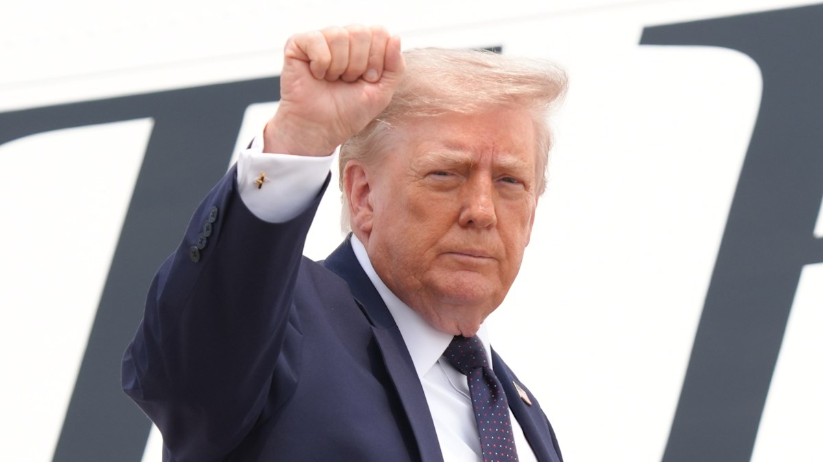 Trump threatens new tariffs on Canada because of wildfire smoke