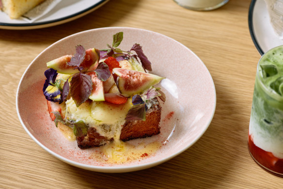 Thick honey toast with whipped mascarpone, syrup and autumn fruits.