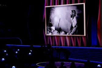 The late Taylor Hawkins appears on screen during an In Memoriam tribute.