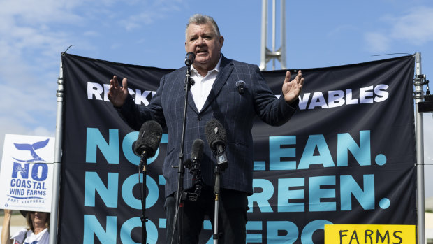Speculation is mounting that Craig Kelly will defect to join Pauline Hanson’s One Nation.