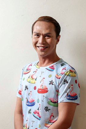 YaYa Abdul estava entre os voluntários.