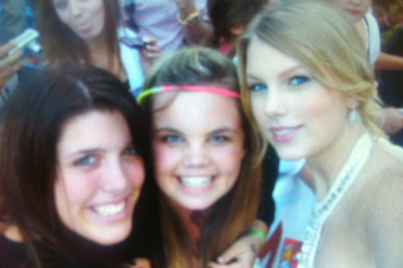 “OG Swiftie” Sharni Sloan, left, with Taylor Swift in 2009.
