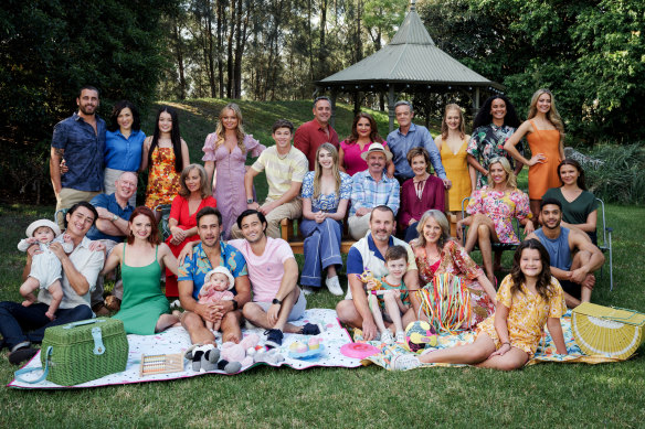 The last-ever cast shot of Neighbours.