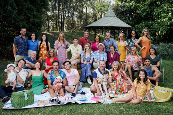 The last-ever cast shot of Neighbours.