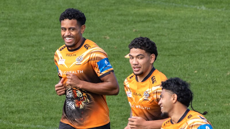 Jahream Bula reacts to Gus Gould’s compliment after Tigers re-sign for four years