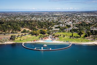 Eating my way around Port Phillip Bay by public transport